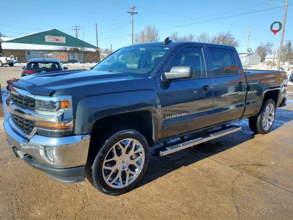 2017 Chevy Silverado crew cab 4X4, 5.3, 105K - cars & trucks - by... for sale in Coldwater, KS – photo 2