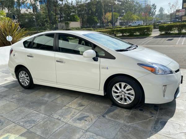 2014 Toyota Prius Plug-In W/ Navigation *Clean Title!* - cars &... for sale in Irvine, CA – photo 10