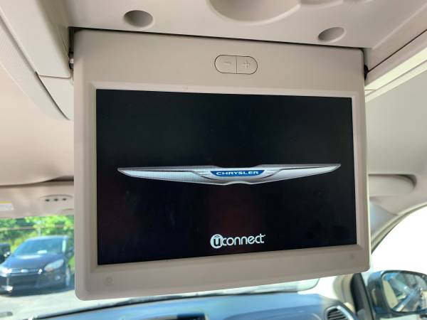 2014 Chrysler Town & Country Touring Leather BackUp Camera LCD Screen for sale in Jeffersonville, KY – photo 15