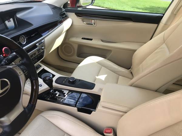 Beautiful 2013 Lexus ES 350! Only 42,000 miles!! for sale in Minneapolis, MN – photo 4