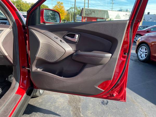 2012 HYUNDAI TUCSON GLS---CLEAN/1 OWNER CARFAX!-COOPER TIRES!-LIKE NEW for sale in Grand Rapids, MI – photo 15
