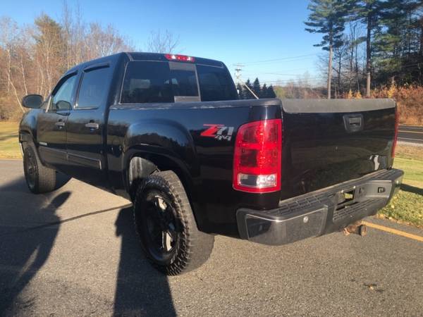2010 GMC Sierra 1500 4WD Crew Cab 143.5" SLE - cars & trucks - by... for sale in Hampstead, NH – photo 3