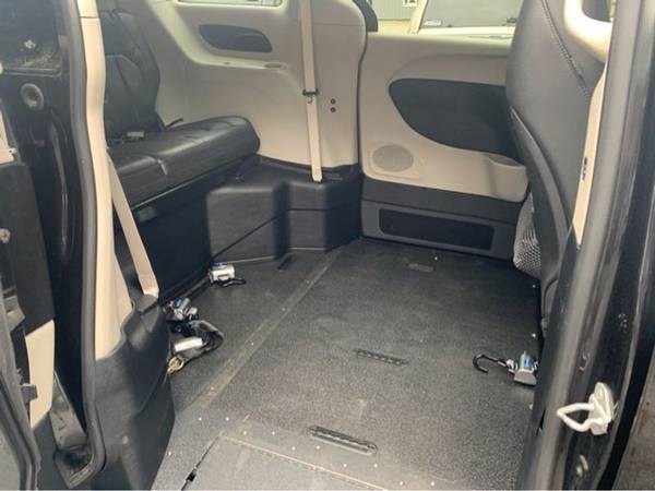 2017 Chrysler Pacifica Touring-L handicap wheelchair side for sale in Dallas, IA – photo 13
