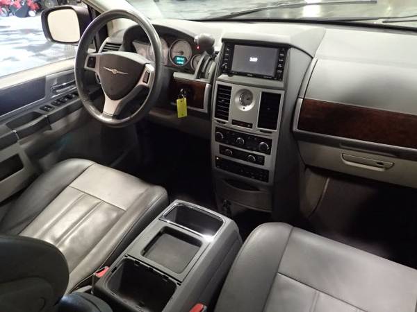 2010 Chrysler Town & Country TOURING AUTO V6! POWER ALL! LEATHER! DUAL for sale in Gretna, NE – photo 15