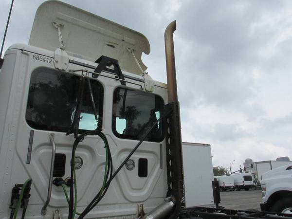 2014 FREIGHTLINER CASCADIA Truck - - by dealer for sale in Saint Louis, MO – photo 13