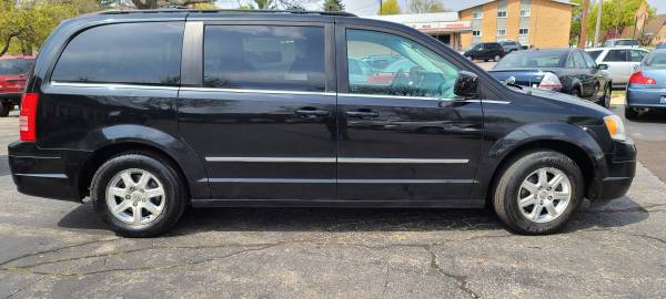 2009 Chrysler Town and Country - - by dealer - vehicle for sale in Lansing, MI – photo 2