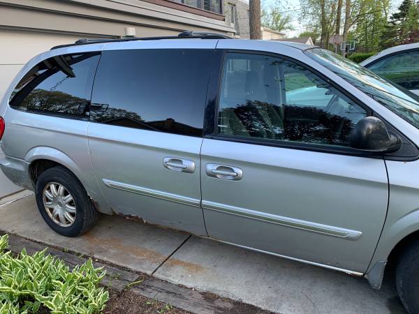 2006 Chrysler Town & Country Touring for sale in Chicago, IL – photo 2