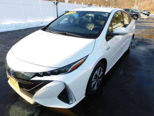 2017 TOYOTA PRIUS PRIME PLUG-IN HYBRID CLEAN GAS SIPPER! - cars & for sale in Barre, VT – photo 3