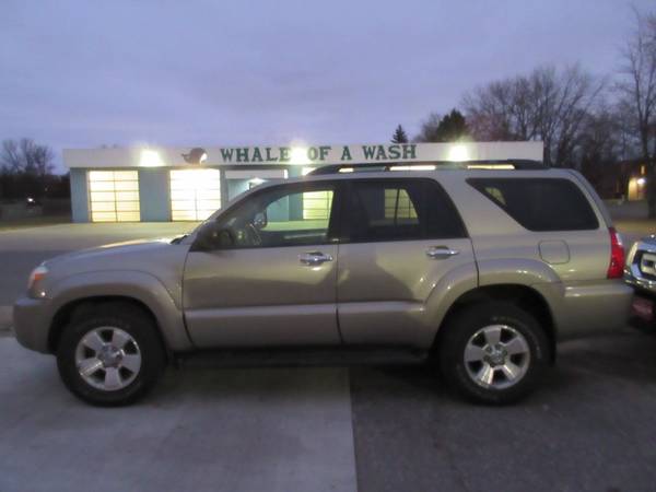 2006 Toyota 4Runner SR5 4WD - cars & trucks - by dealer - vehicle... for sale in Moorhead, ND – photo 2