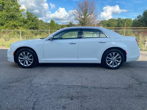 Chrysler 300 Limited AWD 4x4 Heat & Cool Seats HID Headlights Cars c... for sale in Jacksonville, NC – photo 5