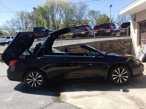 11 Chrysler 200 S V6 Hard Top Convertible! 5YR/100K WARRANTY INCLUDED! for sale in METHUEN, RI – photo 2