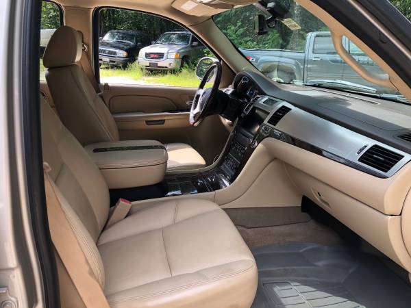 2009 Cadillac Escalade, Only 104K Miles, Navigation, Roof, Very for sale in New Gloucester, ME – photo 10