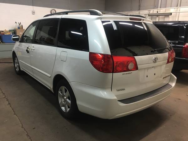 2007 Toyota Sienna all power loaded 7 passenger for sale in Southport, NY – photo 3