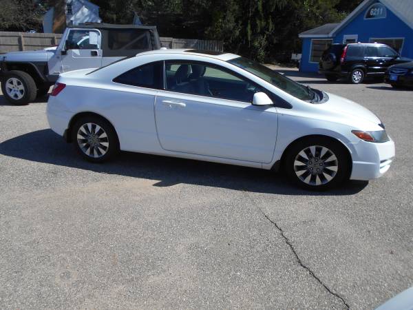 09 Honda Civic EX w/ Navigation and moonroof. Excellent condition. for sale in Kalamazoo, MI – photo 3
