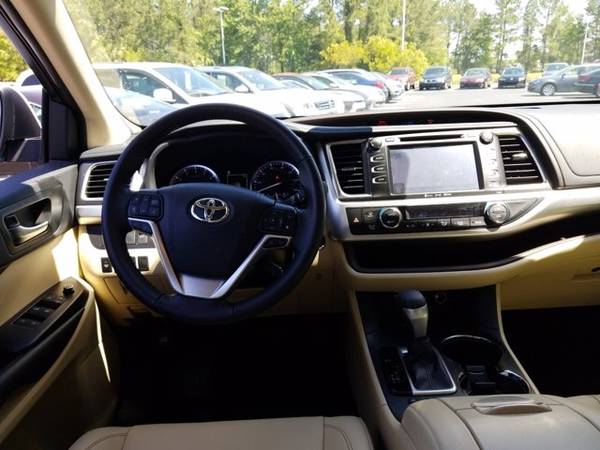 2019 Toyota Highlander PEARL WHITE Call Now Priced to go! - cars & for sale in Myrtle Beach, SC – photo 2