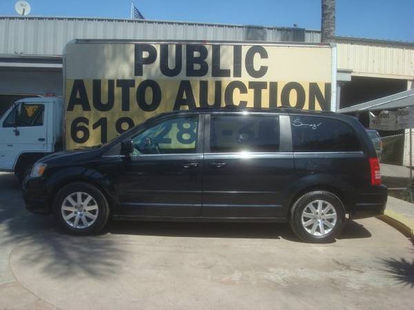 2008 Chrysler Town & Country Public Auction Opening Bid for sale in Mission Valley, CA – photo 2