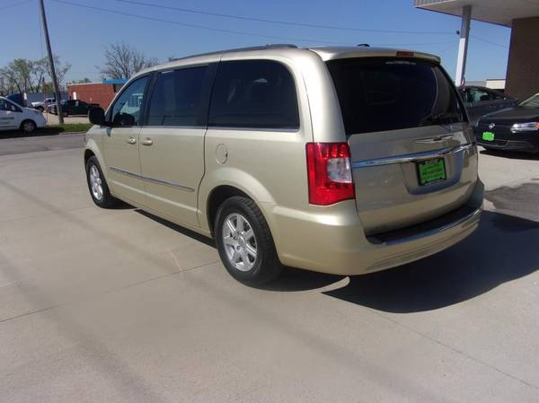 2011 Chrysler Town Country Touring - - by dealer for sale in Cedar Rapids, IA – photo 4