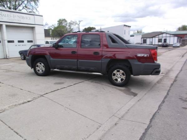 2005 Chevy Avalanche for sale in Genoa City, WI – photo 2