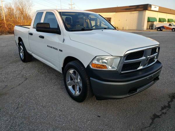 2011 Ram 1500 Quad cab SLT 4x4 - cars & trucks - by owner - vehicle... for sale in Fort Wayne, IN – photo 5