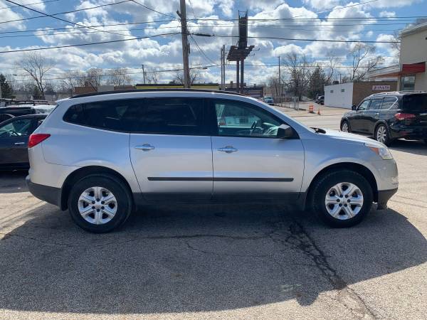 2011 Chevrolet Traverse WARRANTY! 3Rd Row Seats! OnStar! - cars for sale in 44134, OH – photo 5