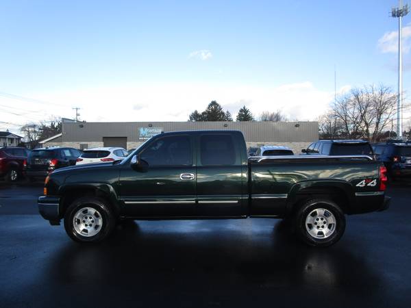 2006 CHEVY SILVERADO LT EXT CAB - CLEAN CAR FAX - EXTRA CLEAN - 4X4... for sale in Moosic, PA – photo 2