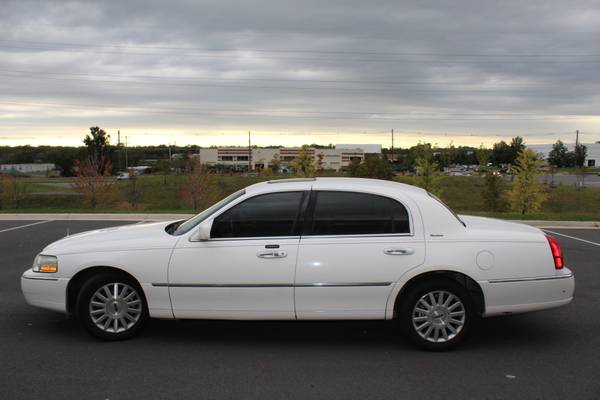 2003 LINCOLN TOWN CAR SIGNATURE WHITE!!! - cars & trucks - by owner... for sale in Sterling, District Of Columbia – photo 6