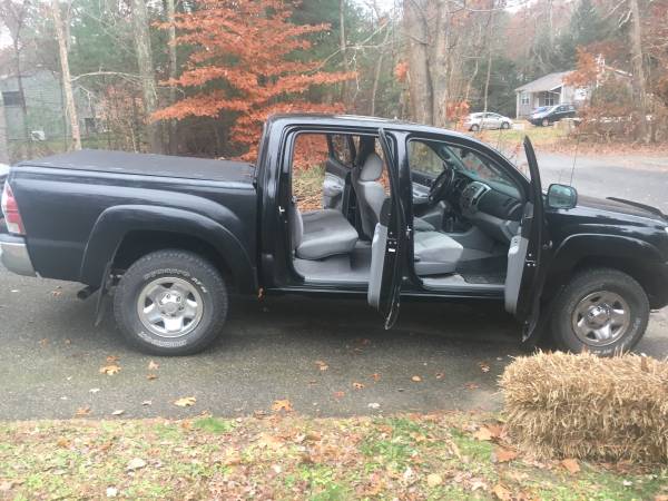 2011 DCSB 4x4 SR5 manual $19,000 obo - cars & trucks - by owner -... for sale in North Kingstown, RI – photo 3
