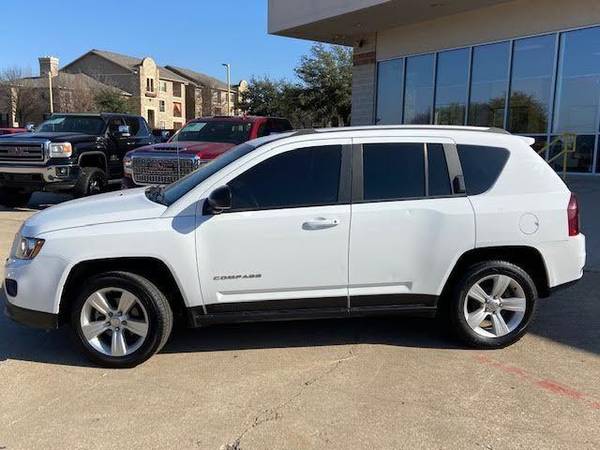 2017 Jeep Compass Sport SUV 4D ESPANOL ACCEPTAMOS PASAPORTE ITIN for sale in Arlington, TX – photo 4