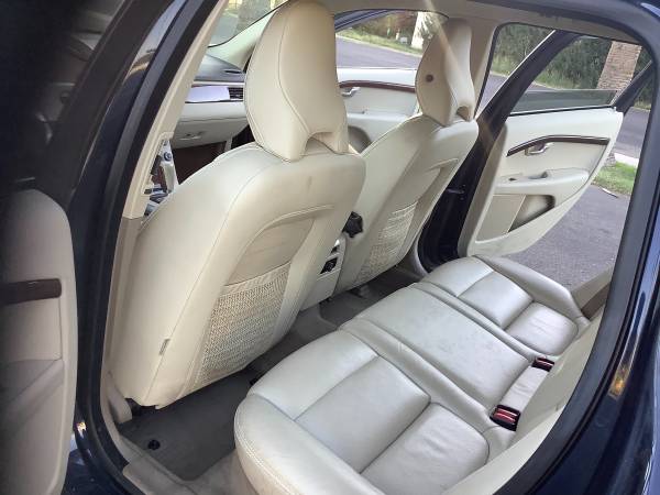 2011 VOLVO V70 AWD T6 WAGON - MINT - RUNS GREAT - COLD AIR -... for sale in Glendale, AZ – photo 11