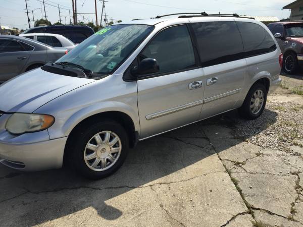 2005 CHRYSLER TOWN AND COUNTRY for sale in New Orleans, LA – photo 4