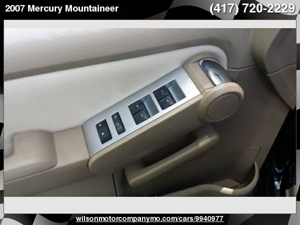 2007 Mercury Mountaineer V8 Premier 3rd row ! with Analog clock for sale in Springfield, MO – photo 17