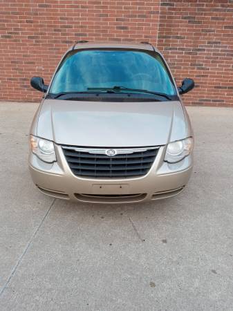 2006 Chrysler Town and Country 120k miles for sale in Belleville, MI – photo 2