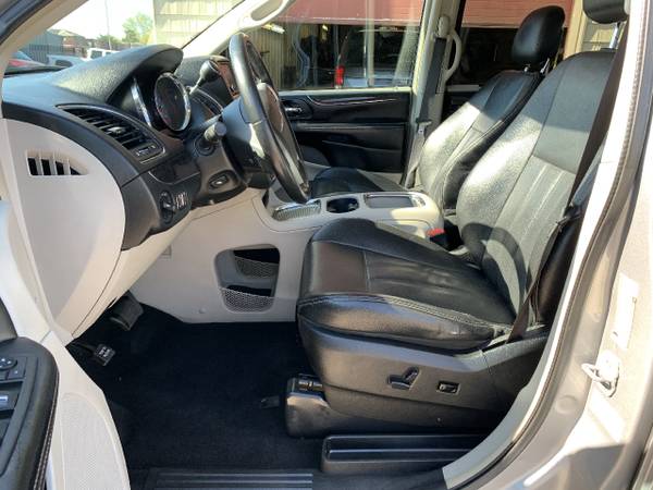 2014 Chrysler Town Country 4dr Wgn Touring w/Leather for sale in Flint, MI – photo 9