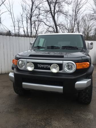 2010 Toyota FJ Cruiser 4WD 6-Speed Manual 4 0 Liter 6 cyl - cars & for sale in Watertown, NY – photo 4