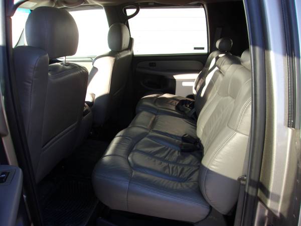2002 Chevy Suburban 4DR LS 4X4 - super CLEAN - full power - THIRD... for sale in Loves Park, IL – photo 6