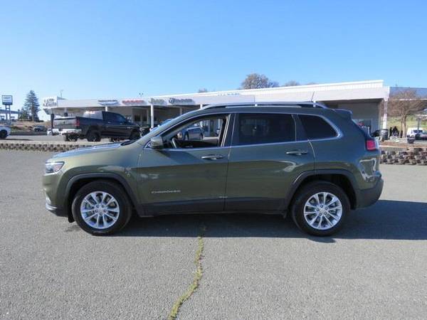 2019 Jeep Cherokee SUV Latitude (Olive Green Pearlcoat) - cars & for sale in Lakeport, CA – photo 2