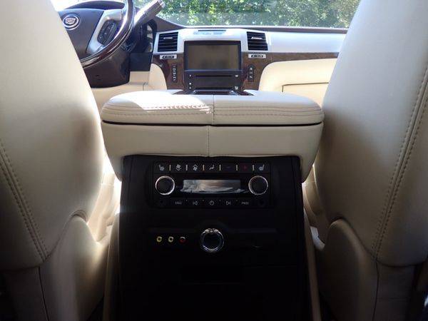 2008 Cadillac Escalade AWD - CARFAX ADVANTAGE DEALERSHIP! for sale in Mansfield Center, CT – photo 17
