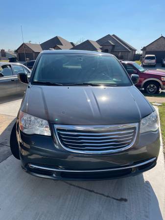 2011 Chrysler Town & Country for sale in Oklahoma City, OK