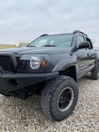 Tacoma 4x4 6 speed double cab - cars & trucks - by owner - vehicle... for sale in Fairfield, IA – photo 2