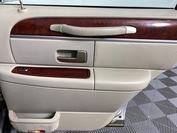2004 Lincoln Town Car Ultimate - sedan - cars & trucks - by dealer -... for sale in Shakopee, MN – photo 16