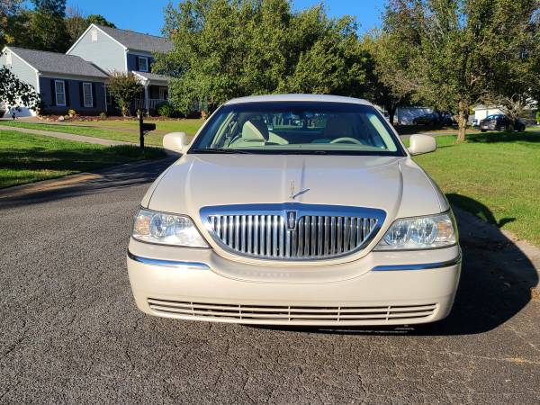 2007 LINCOLN TOWN CAR Signature ONE OWNER LOW MILES EXCELLENT COND.... for sale in Charlotte, NC – photo 8