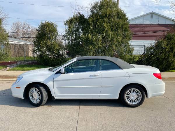 ONLY 92, 000 MILES! 2008 CHRYSLER SEBRING CONVERTIBLE TOURING - cars for sale in Cedar Rapids, IA – photo 4