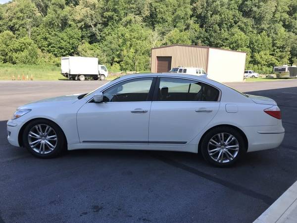 2011 HYUNDAI GENESIS*No Accidents*Leather*Navigation*Back-Up Camera* for sale in Sevierville, TN – photo 4