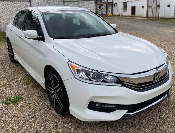 2017 Honda Accord Sport automatic CVT 22K MILES Warranty - cars & for sale in Capitol Heights, District Of Columbia – photo 4