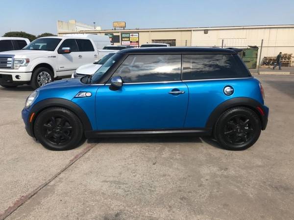 2009 MINI Cooper Hardtop 2dr Cpe S FINANCIAMOS - cars & trucks - by... for sale in Lewisville, TX – photo 2