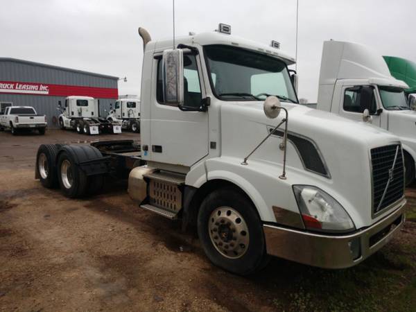 2012 Volvo daycab semi tractor for sale in Fond Du Lac, WI – photo 5