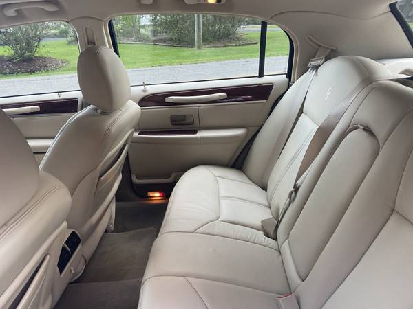 2003 Lincoln Town Car Cartier - cars & trucks - by owner - vehicle... for sale in Ocala, FL – photo 8