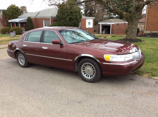 2000 LINCOLN TOWN CAR - cars & trucks - by dealer - vehicle... for sale in Ambridge, PA – photo 4