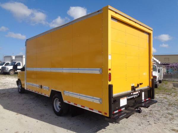 2017 Chevrolet Chevy Express Cutaway G3500 3500 DRW 16FT SUPREME BOX for sale in Hialeah, FL – photo 3