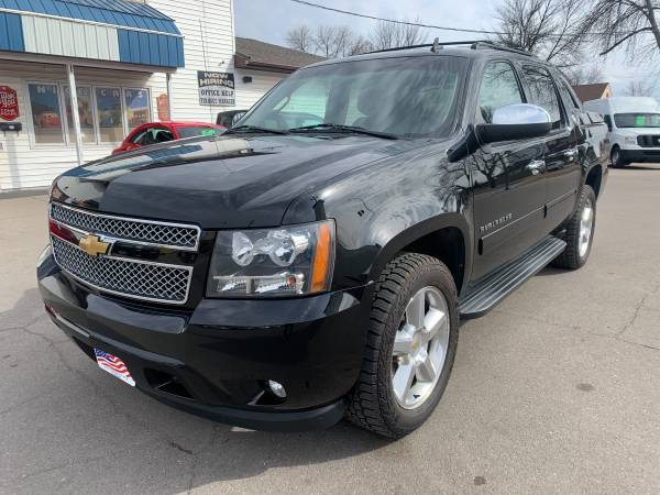 2013 Chevrolet Avalanche 4x4/Black Diamond! - cars & for sale in Grand Forks, ND – photo 2